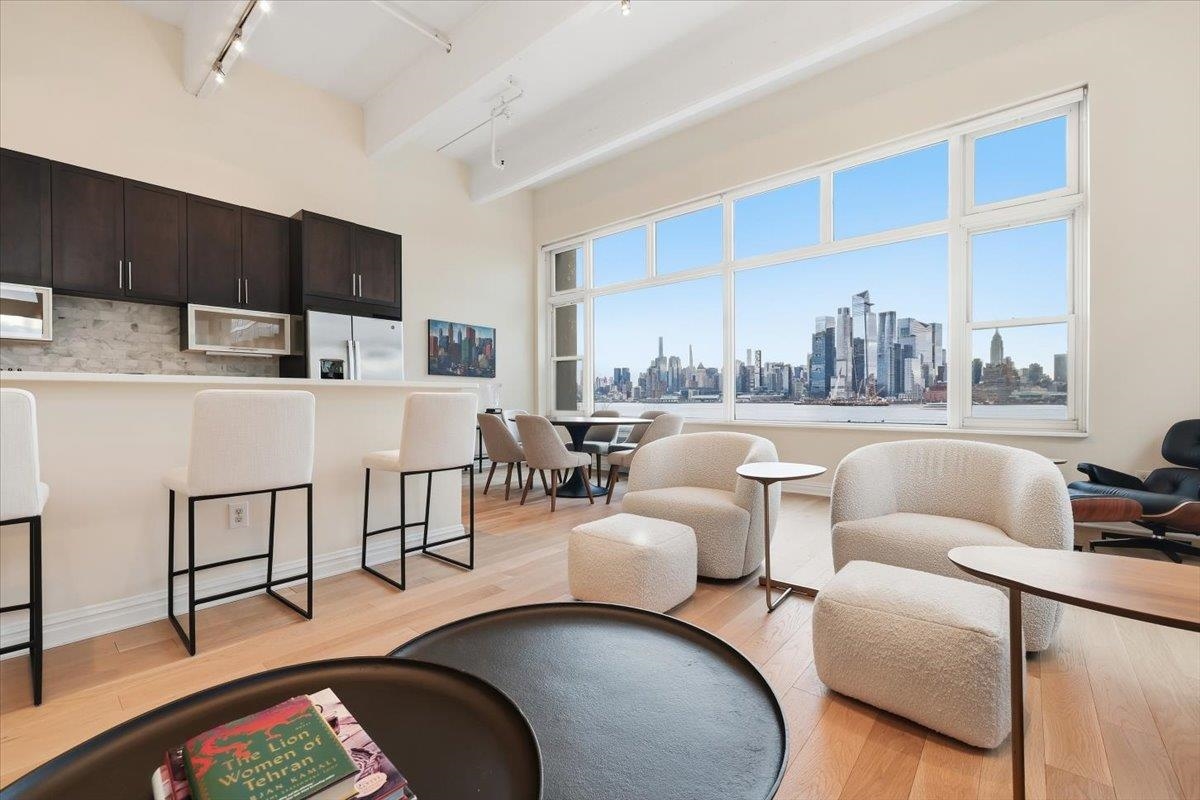 1500 HUDSON ST Unit: 3J
