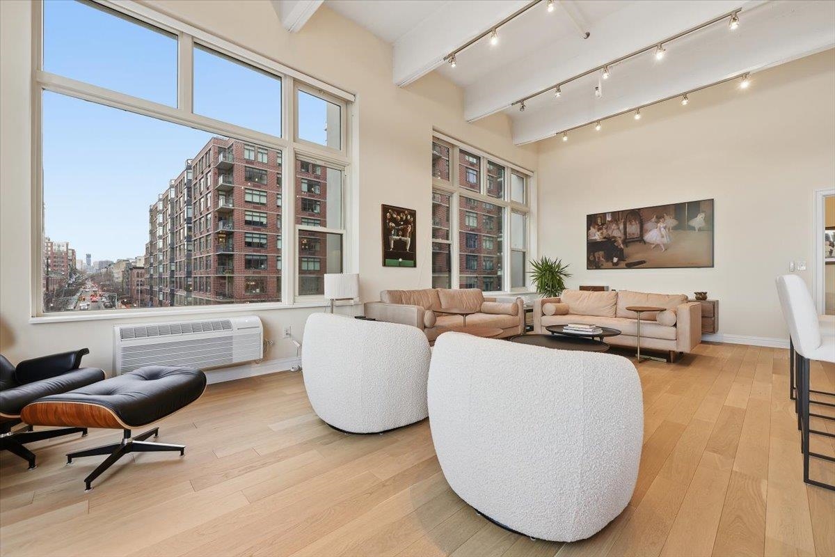 1500 HUDSON ST Unit: 3J