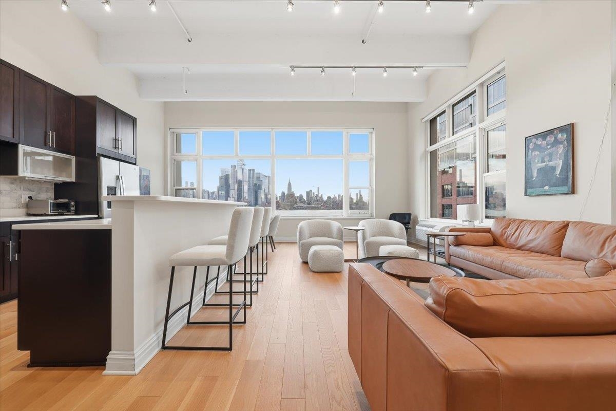 1500 HUDSON ST Unit: 3J