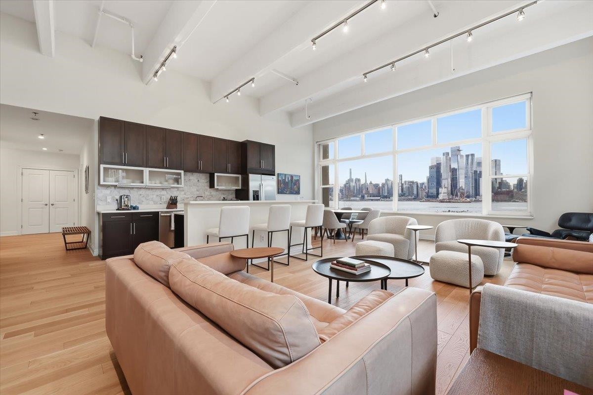 1500 HUDSON ST Unit: 3J