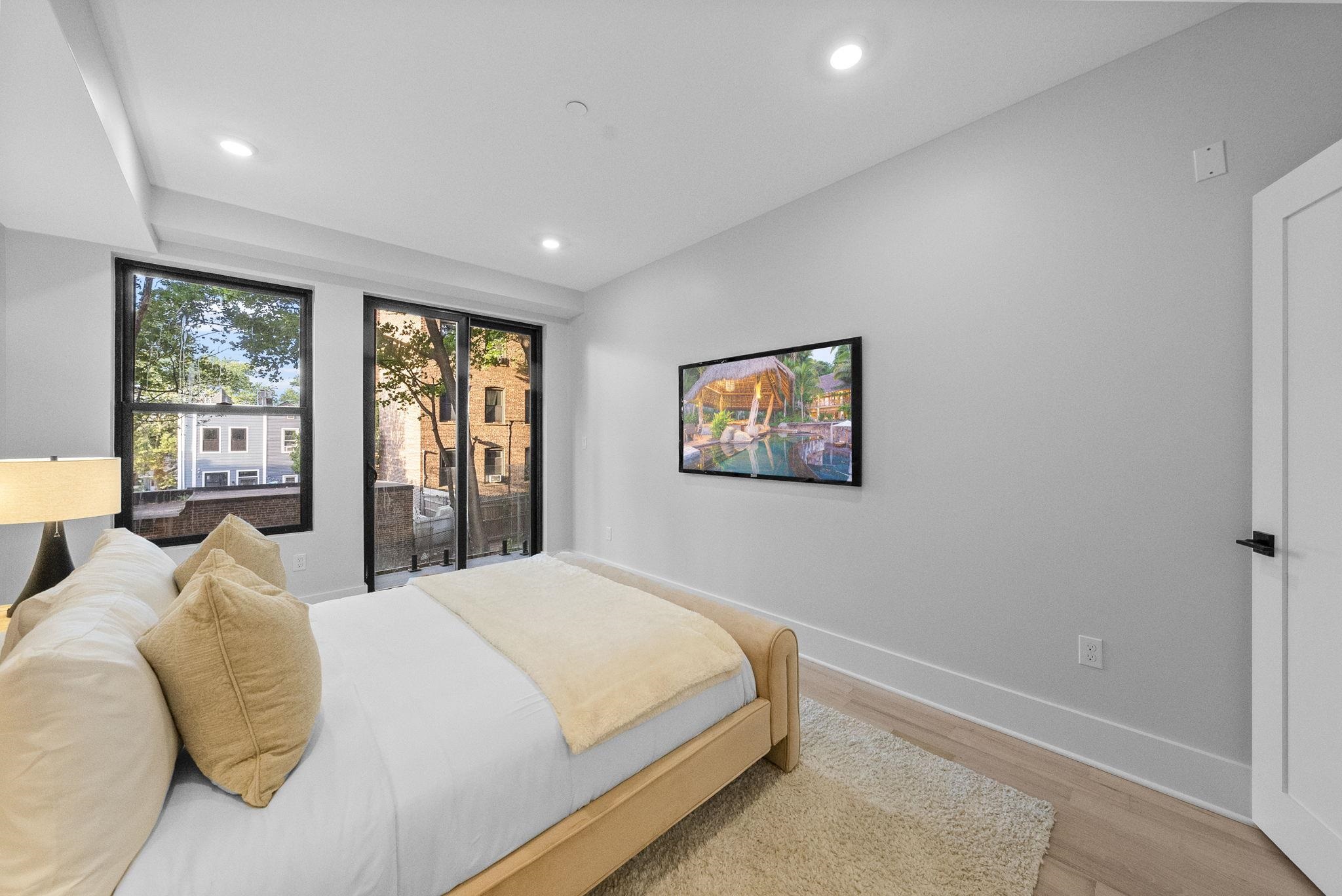 124 GLENWOOD AVE Unit: 1