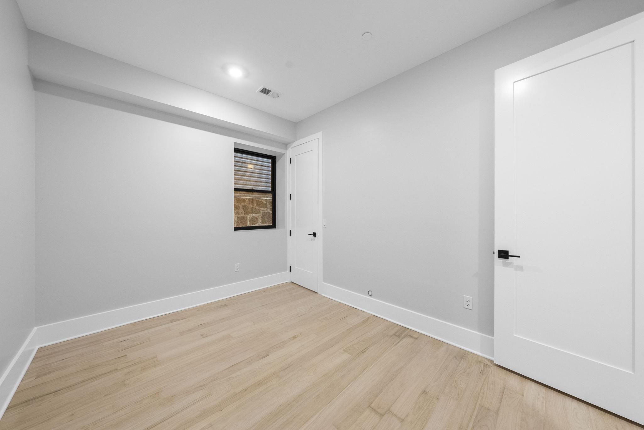 124 GLENWOOD AVE Unit: 1