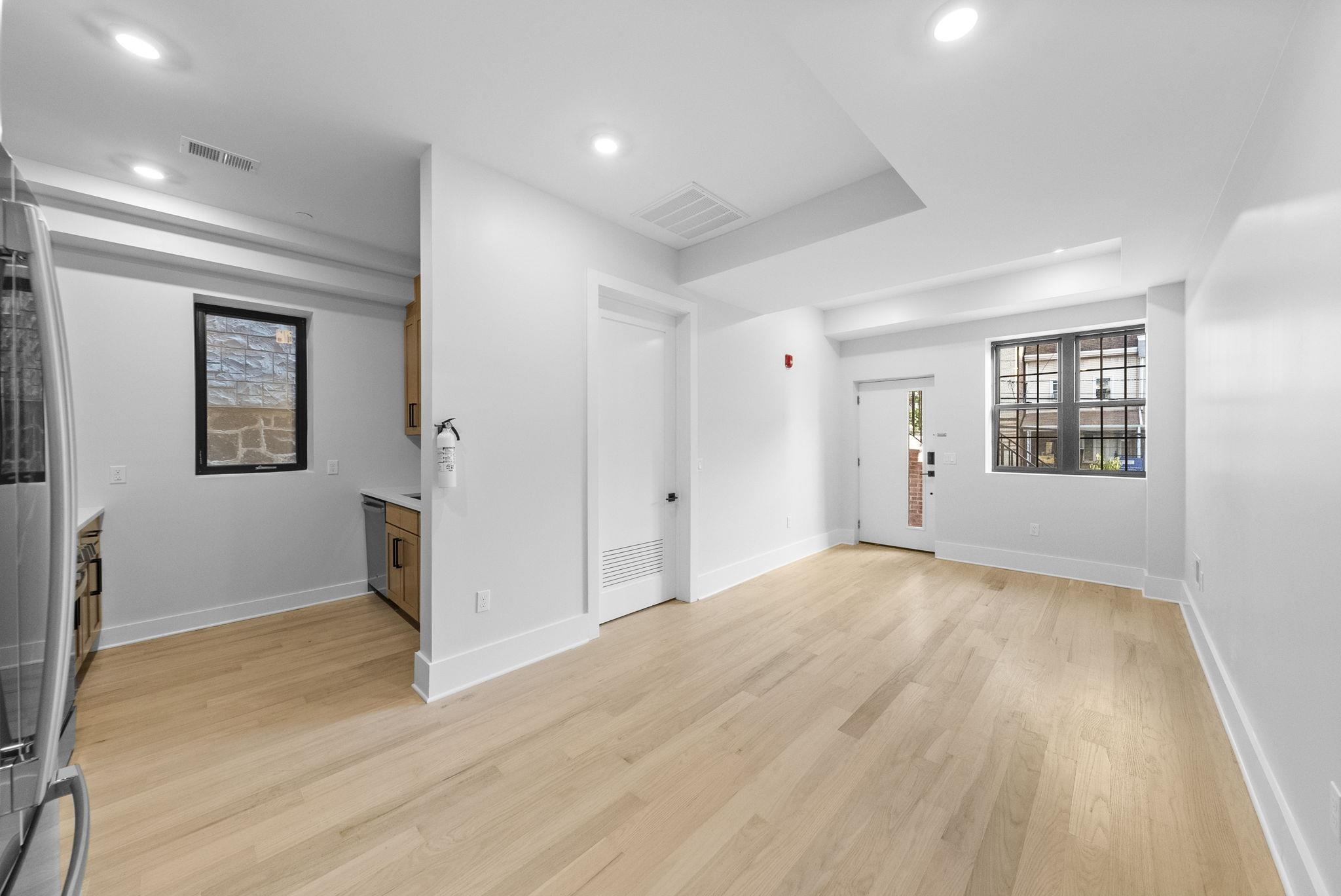 124 GLENWOOD AVE Unit: 1