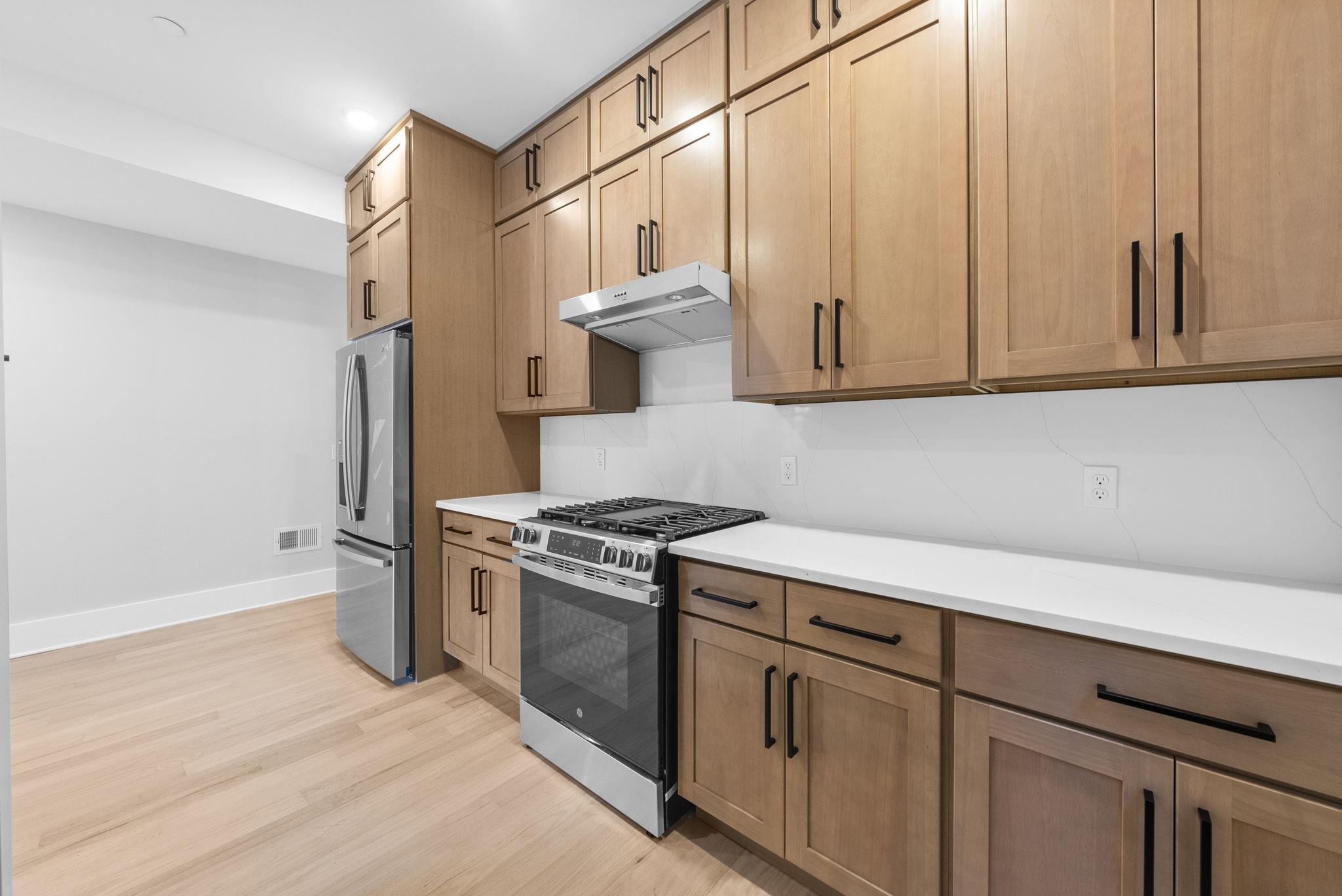 124 GLENWOOD AVE Unit: 1