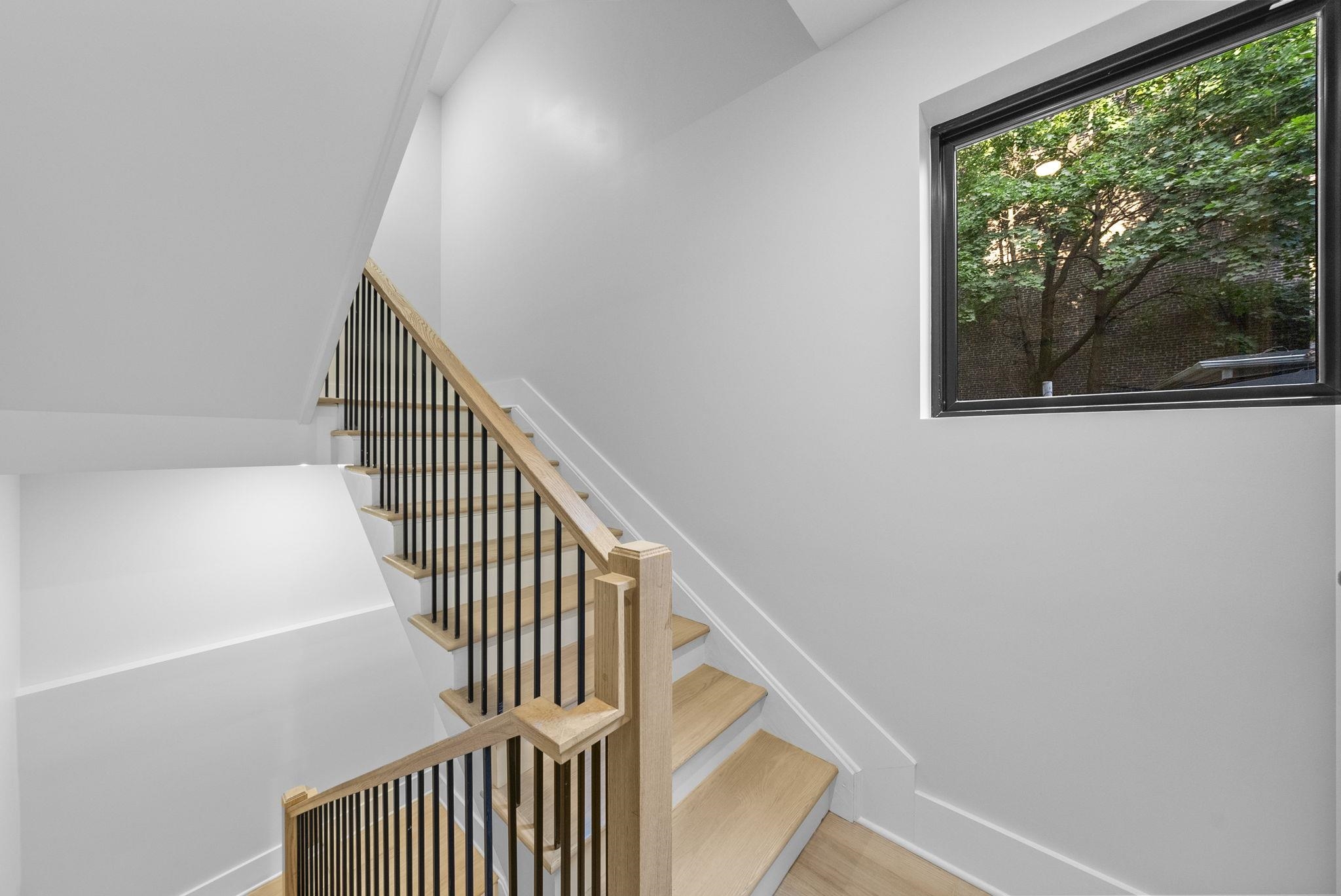 124 GLENWOOD AVE Unit: 4