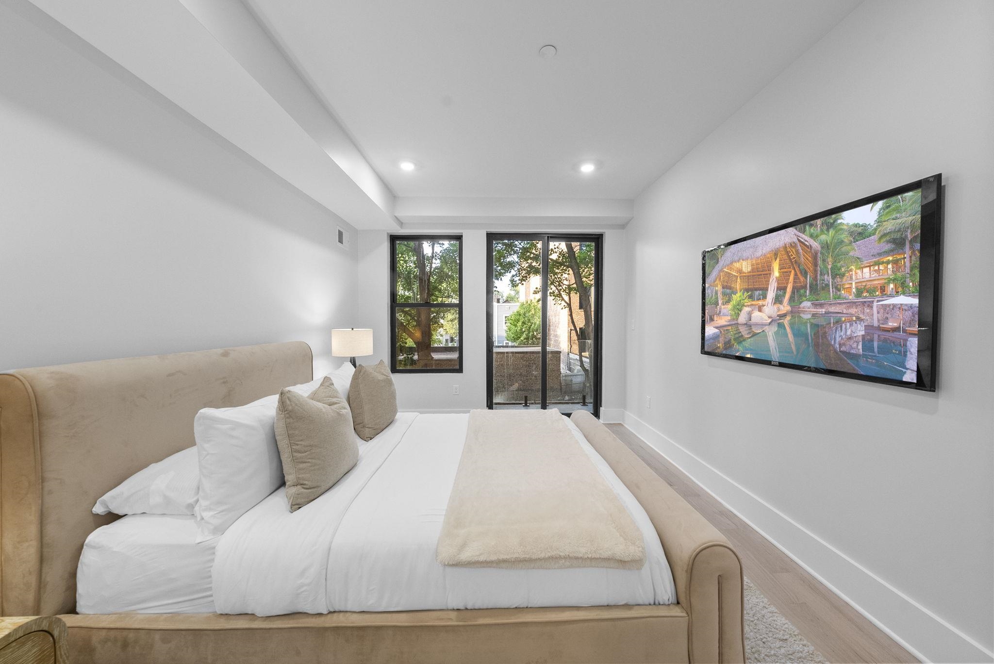 124 GLENWOOD AVE Unit: 4