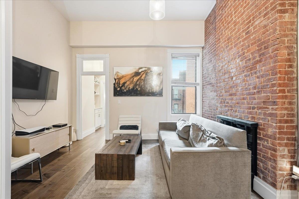 1122 HUDSON ST Unit: 5B