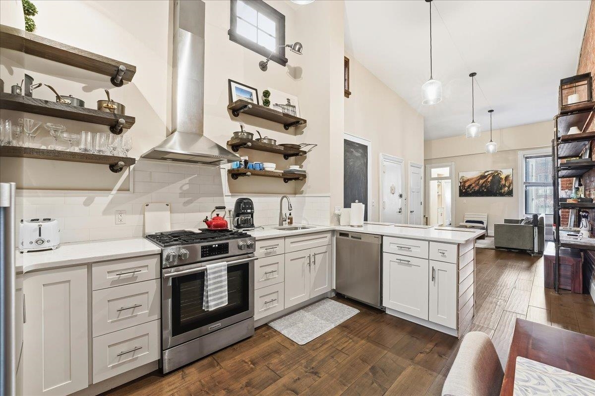 1122 HUDSON ST Unit: 5B