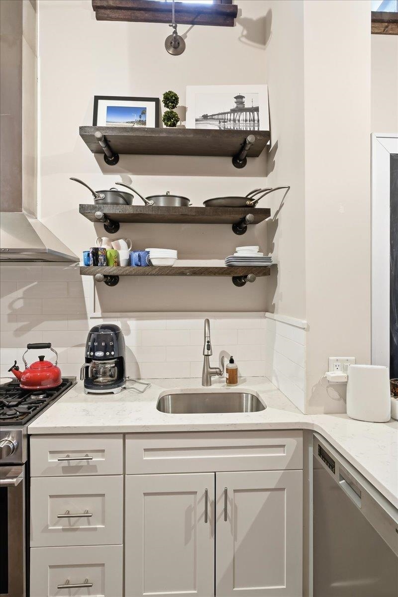 1122 HUDSON ST Unit: 5B