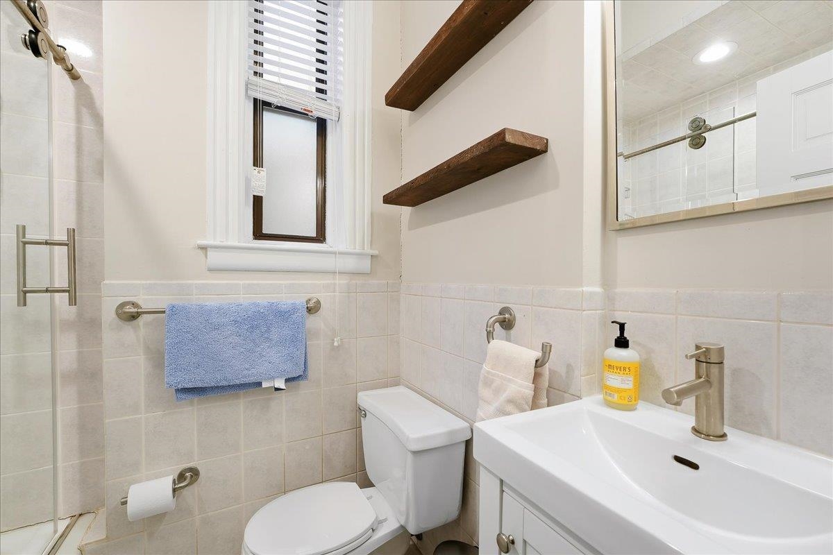 1122 HUDSON ST Unit: 5B