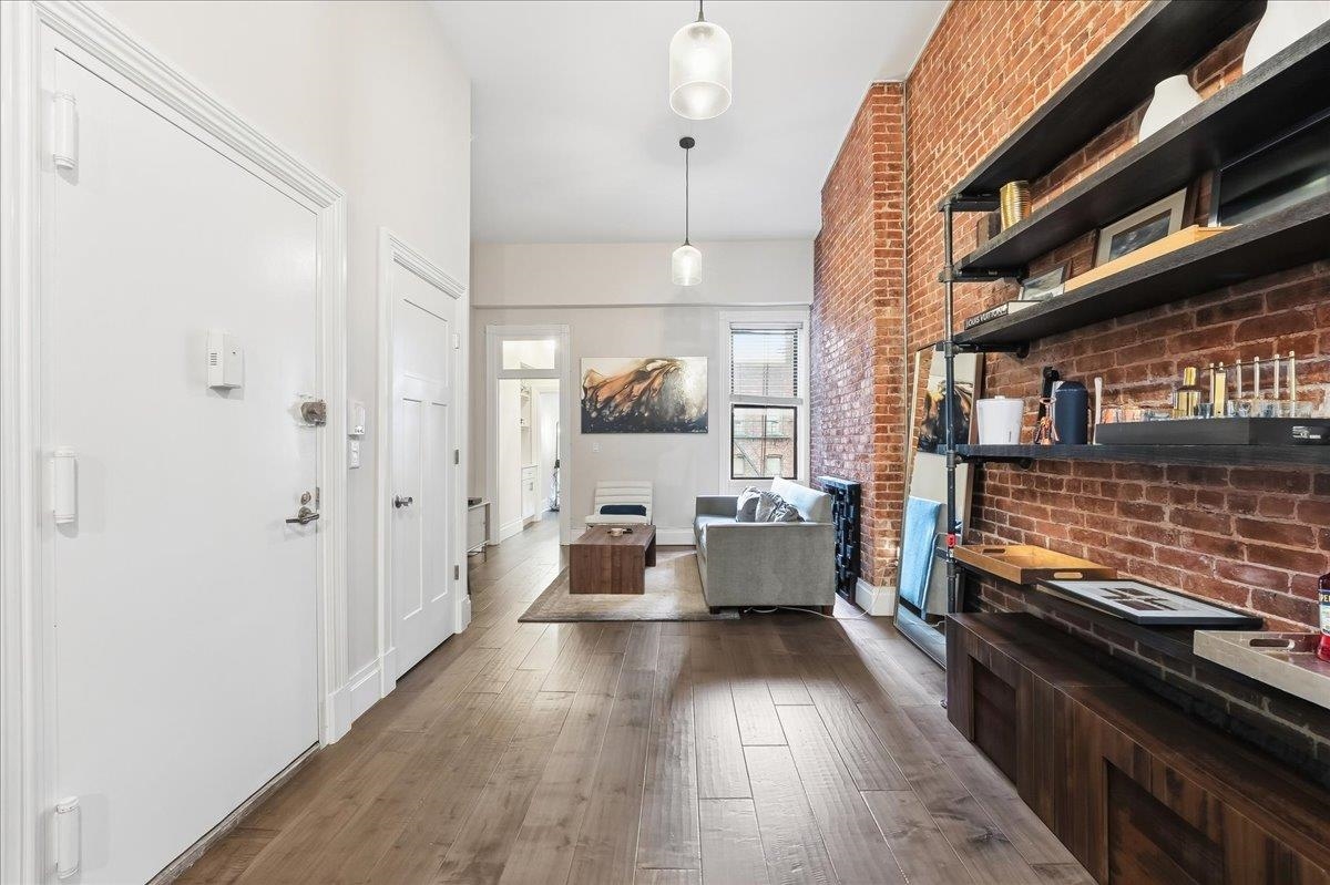 1122 HUDSON ST Unit: 5B