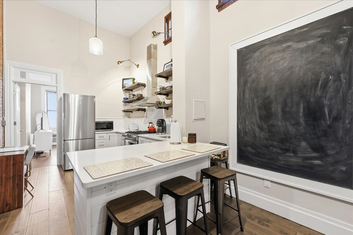 1122 HUDSON ST Unit: 5B