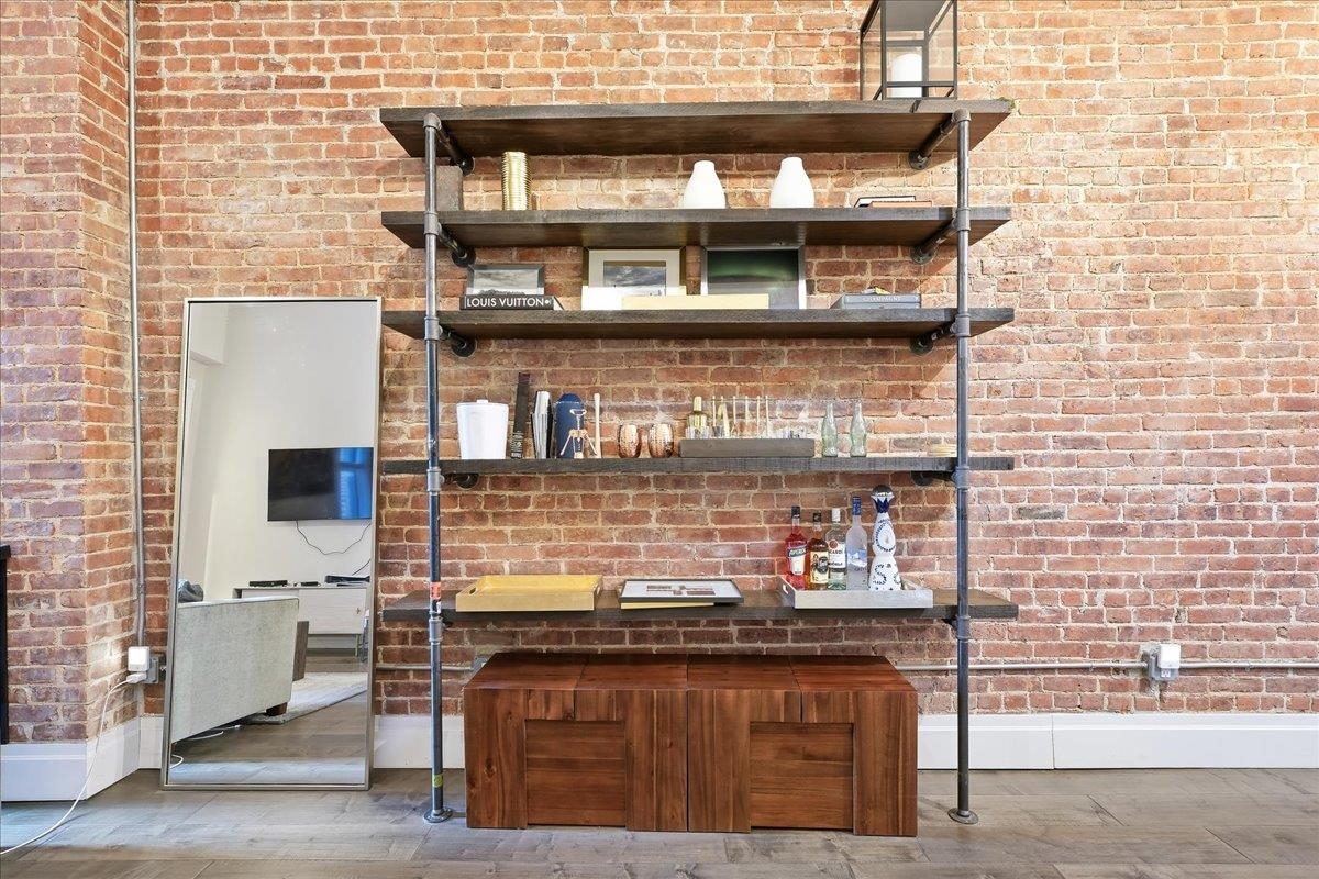 1122 HUDSON ST Unit: 5B