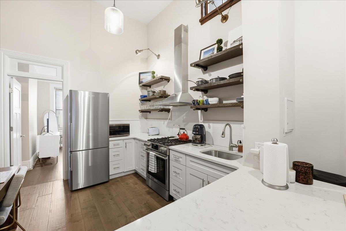 1122 HUDSON ST Unit: 5B