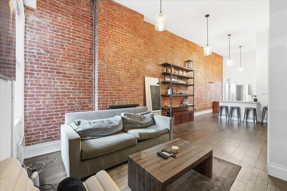 1122 HUDSON ST Unit: 5B