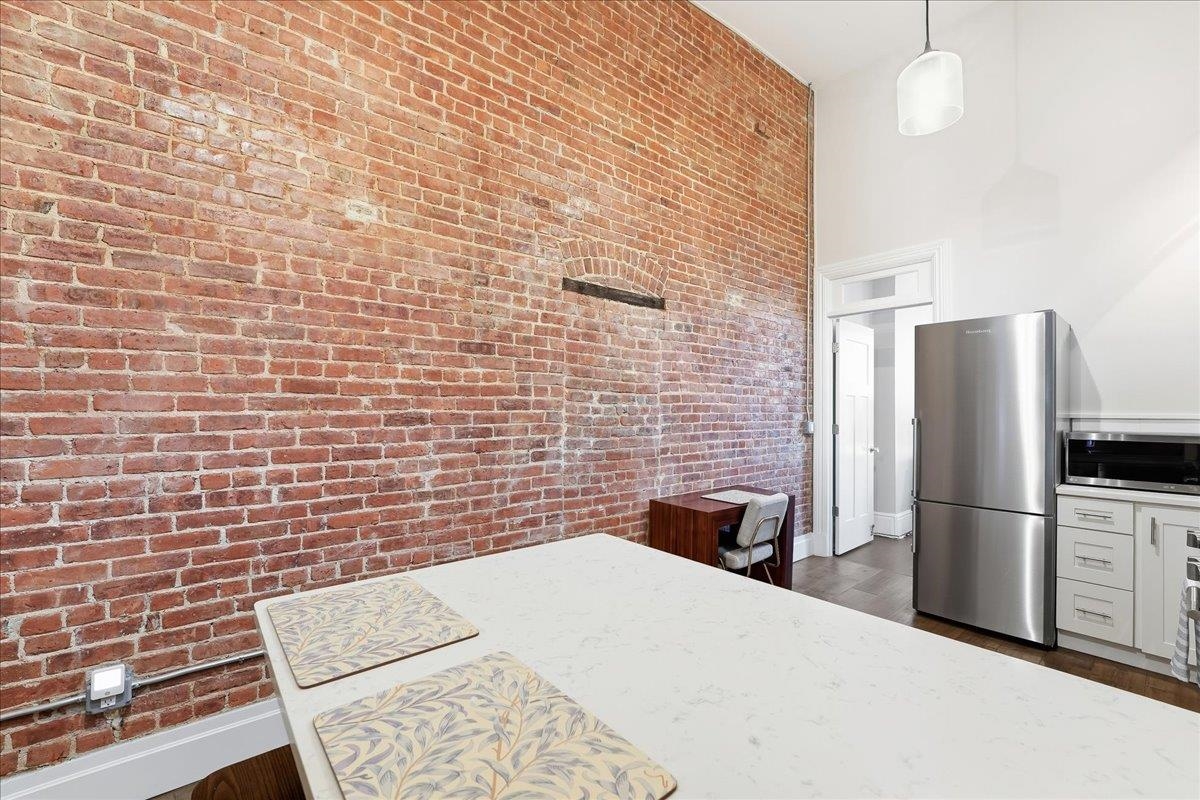 1122 HUDSON ST Unit: 5B