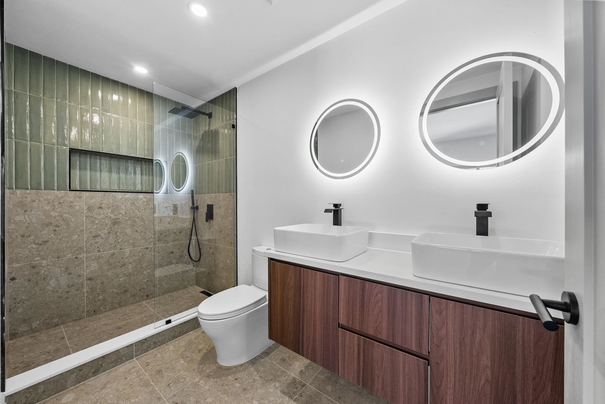 600 BRAMHALL AVE Unit: 2