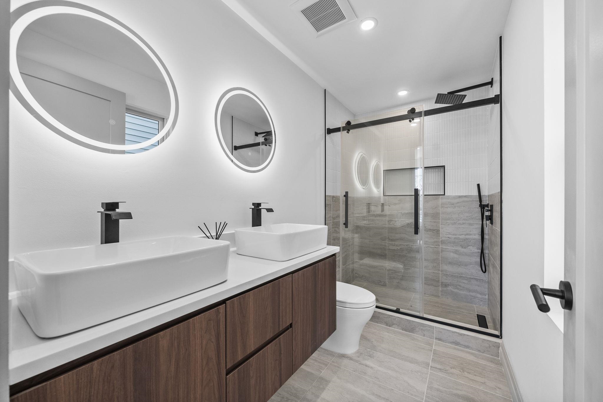 600 BRAMHALL AVE Unit: 2