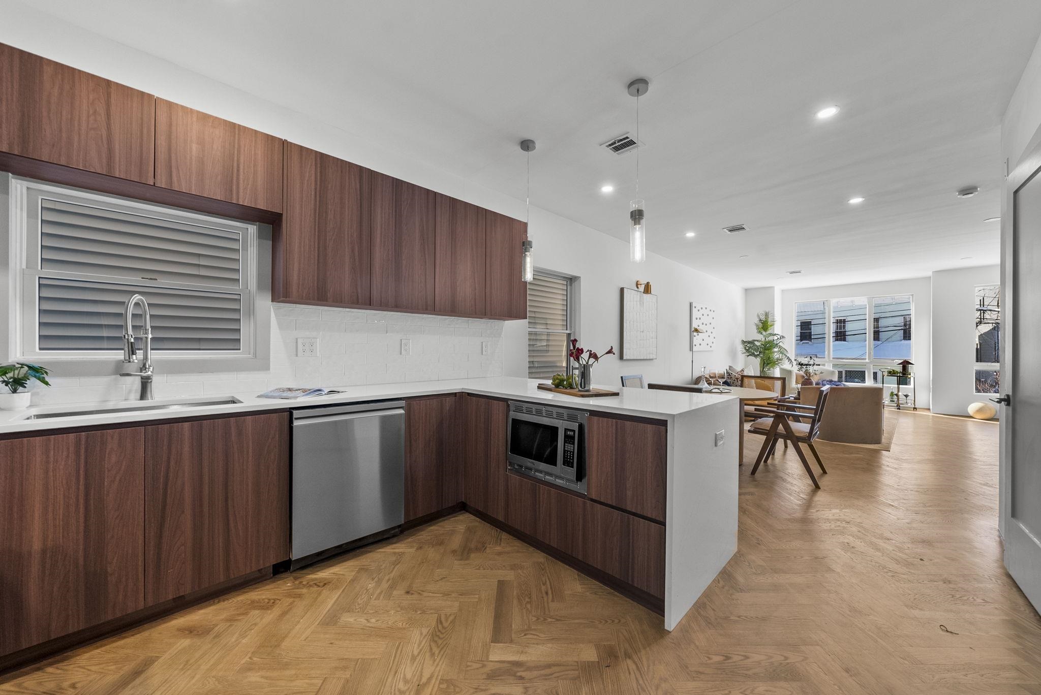 600 BRAMHALL AVE Unit: 2