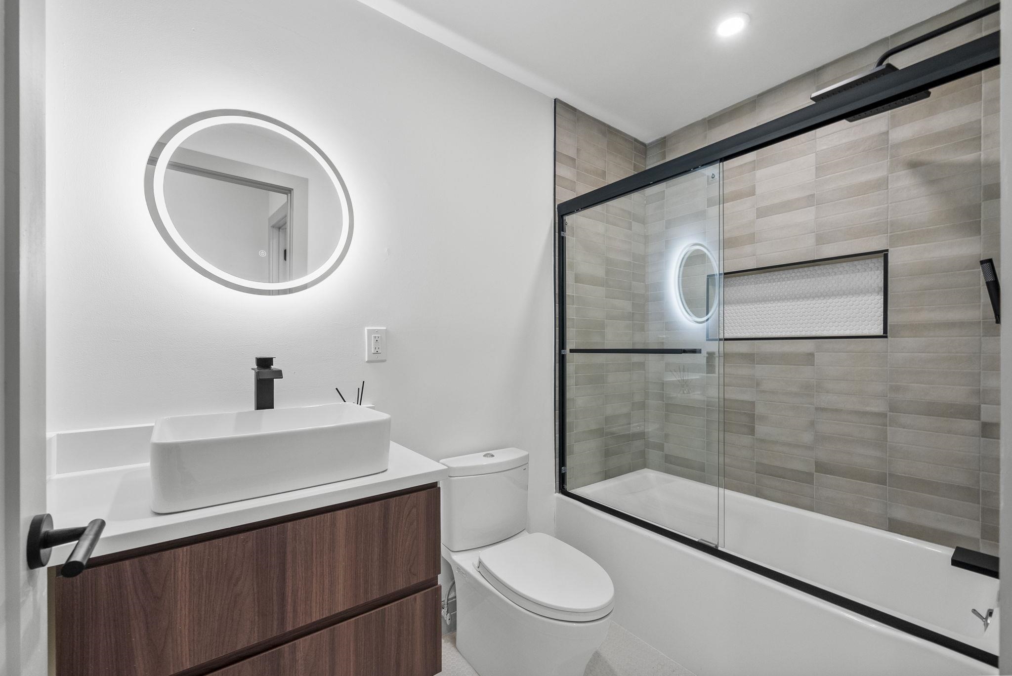 600 BRAMHALL AVE Unit: 2