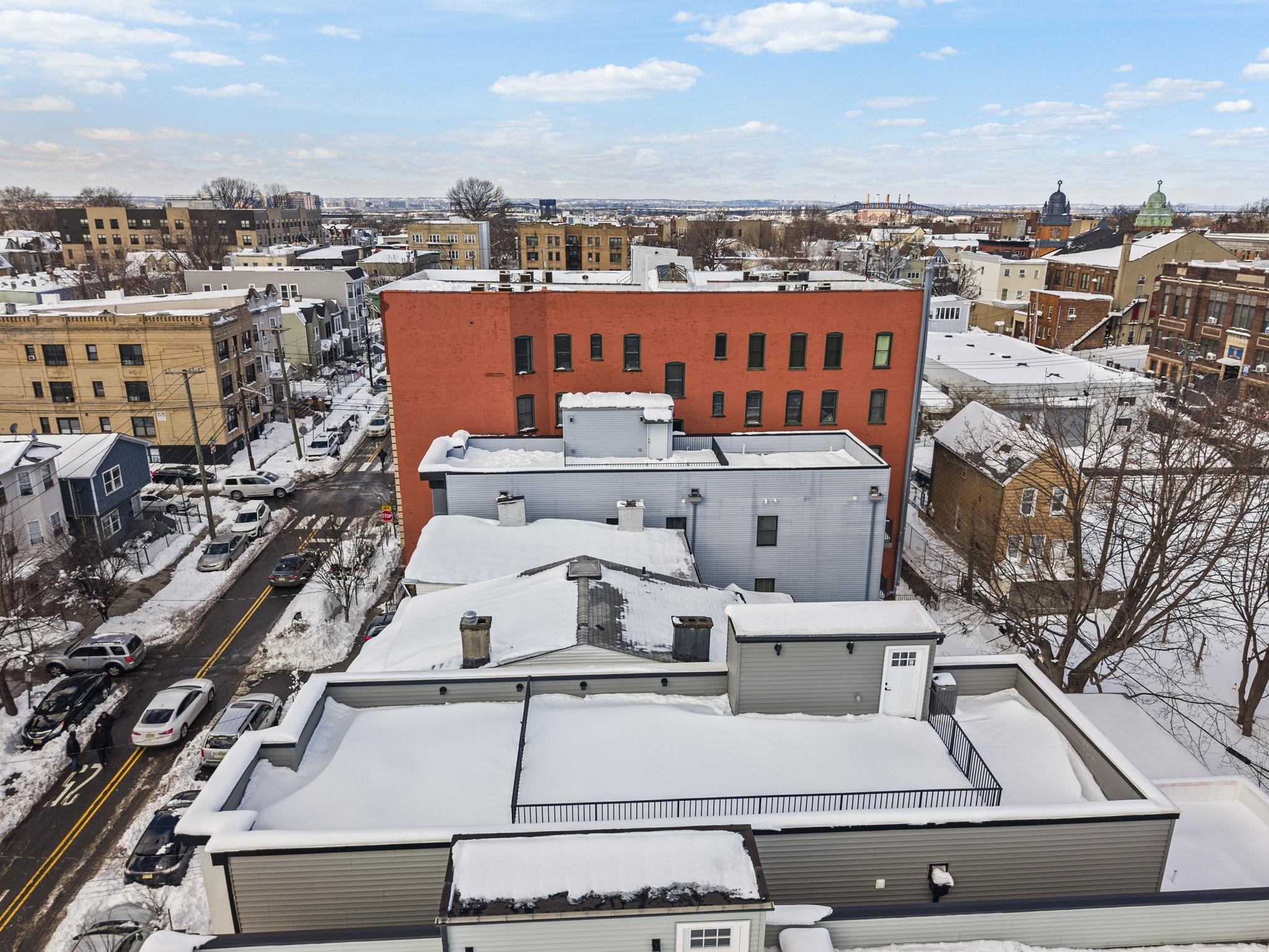 600 BRAMHALL AVE Unit: 2