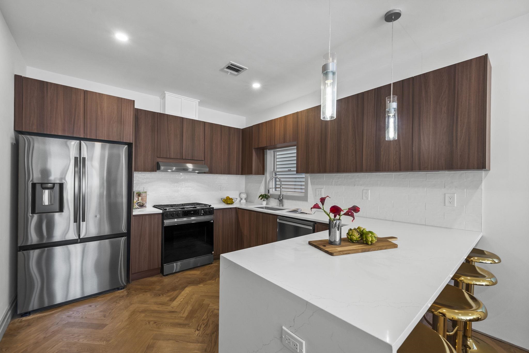 600 BRAMHALL AVE Unit: 2