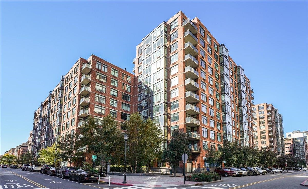 1400 HUDSON ST Unit: 823