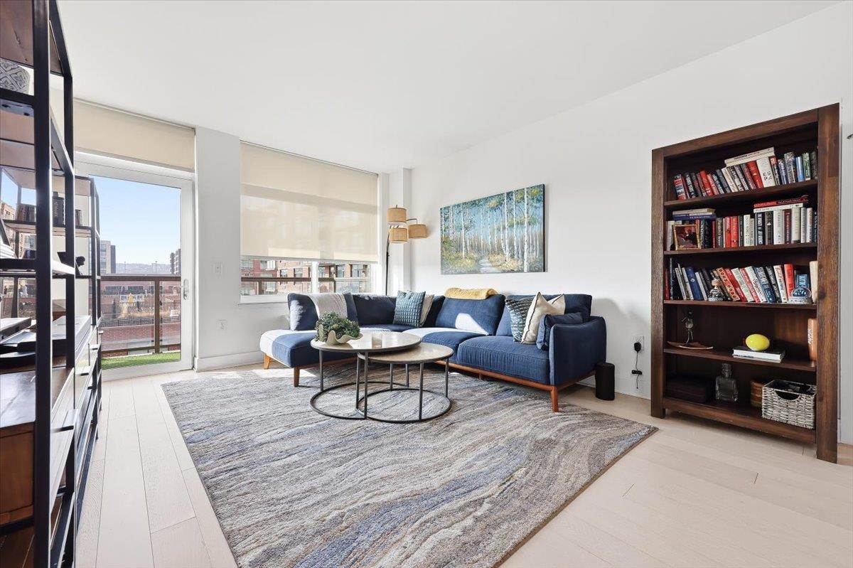 1400 HUDSON ST Unit: 823