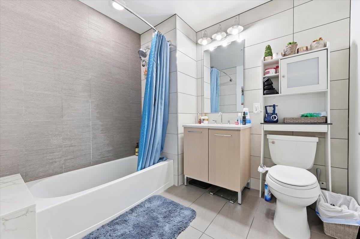 1400 HUDSON ST Unit: 823