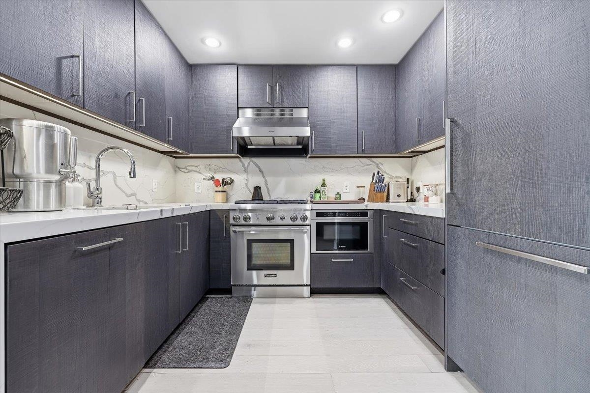 1400 HUDSON ST Unit: 823