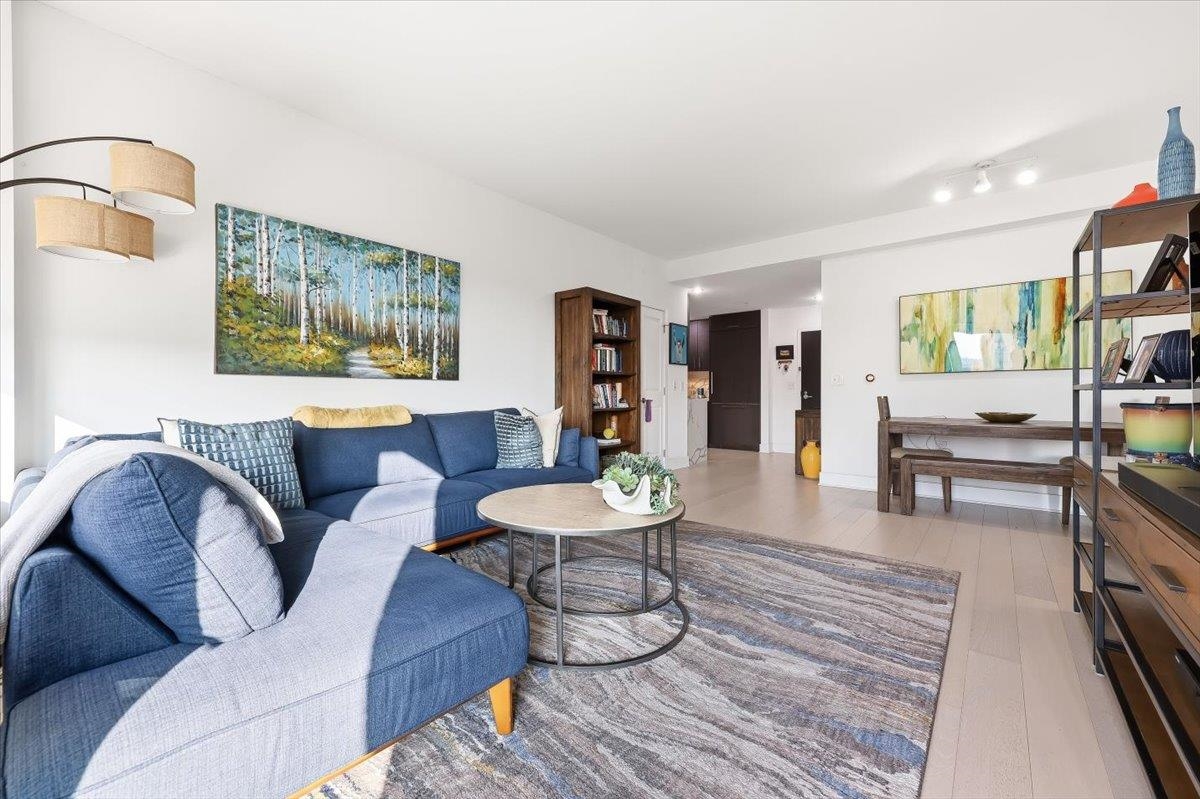 1400 HUDSON ST Unit: 823