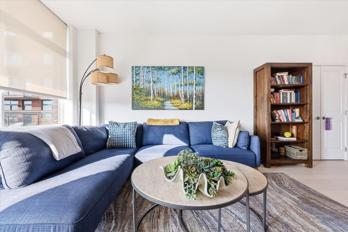 1400 HUDSON ST Unit: 823