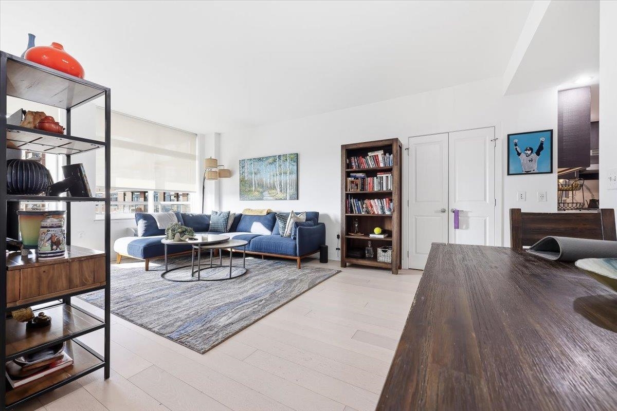 1400 HUDSON ST Unit: 823