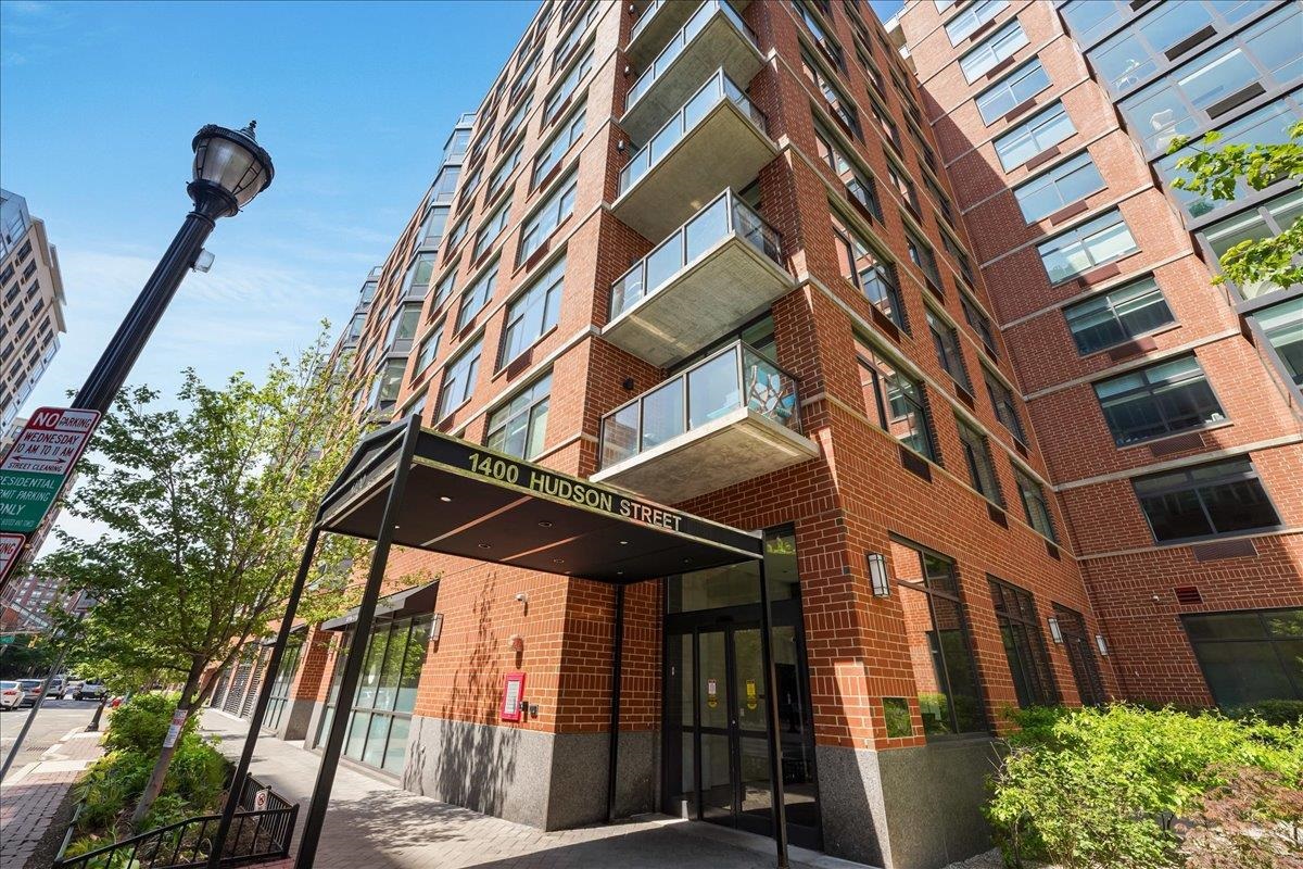 1400 HUDSON ST Unit: 823