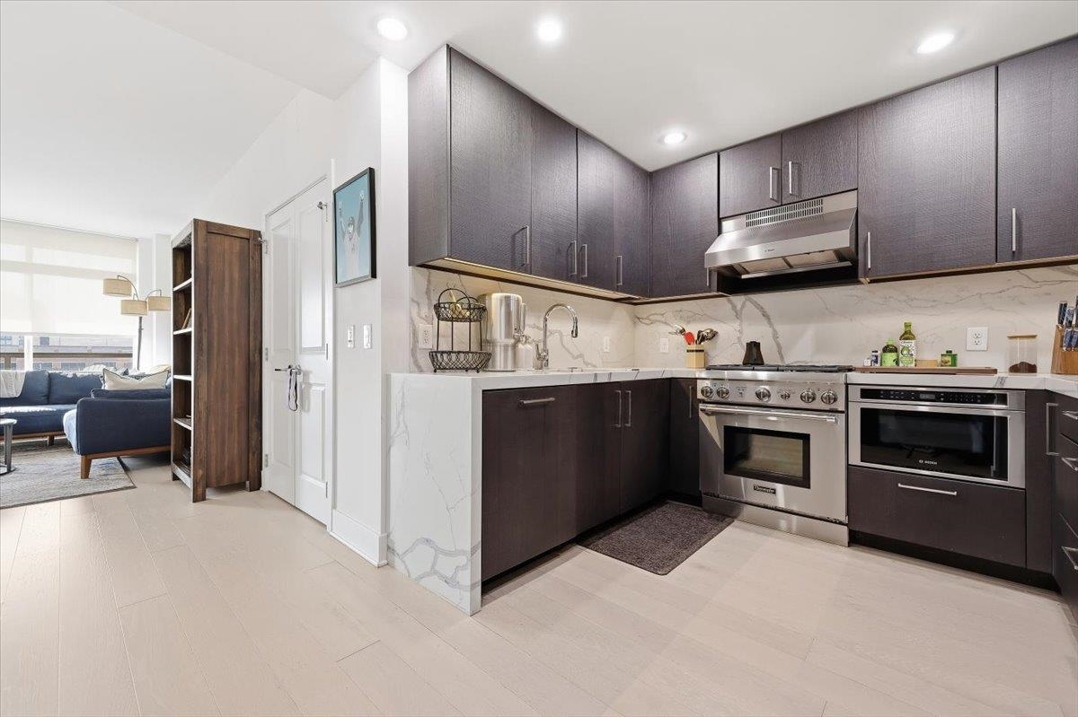 1400 HUDSON ST Unit: 823