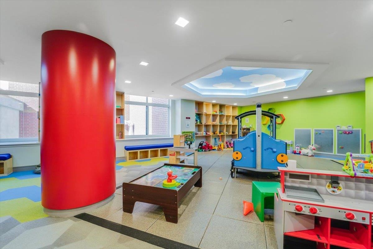 1400 HUDSON ST Unit: 823