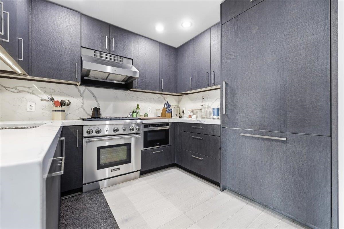 1400 HUDSON ST Unit: 823