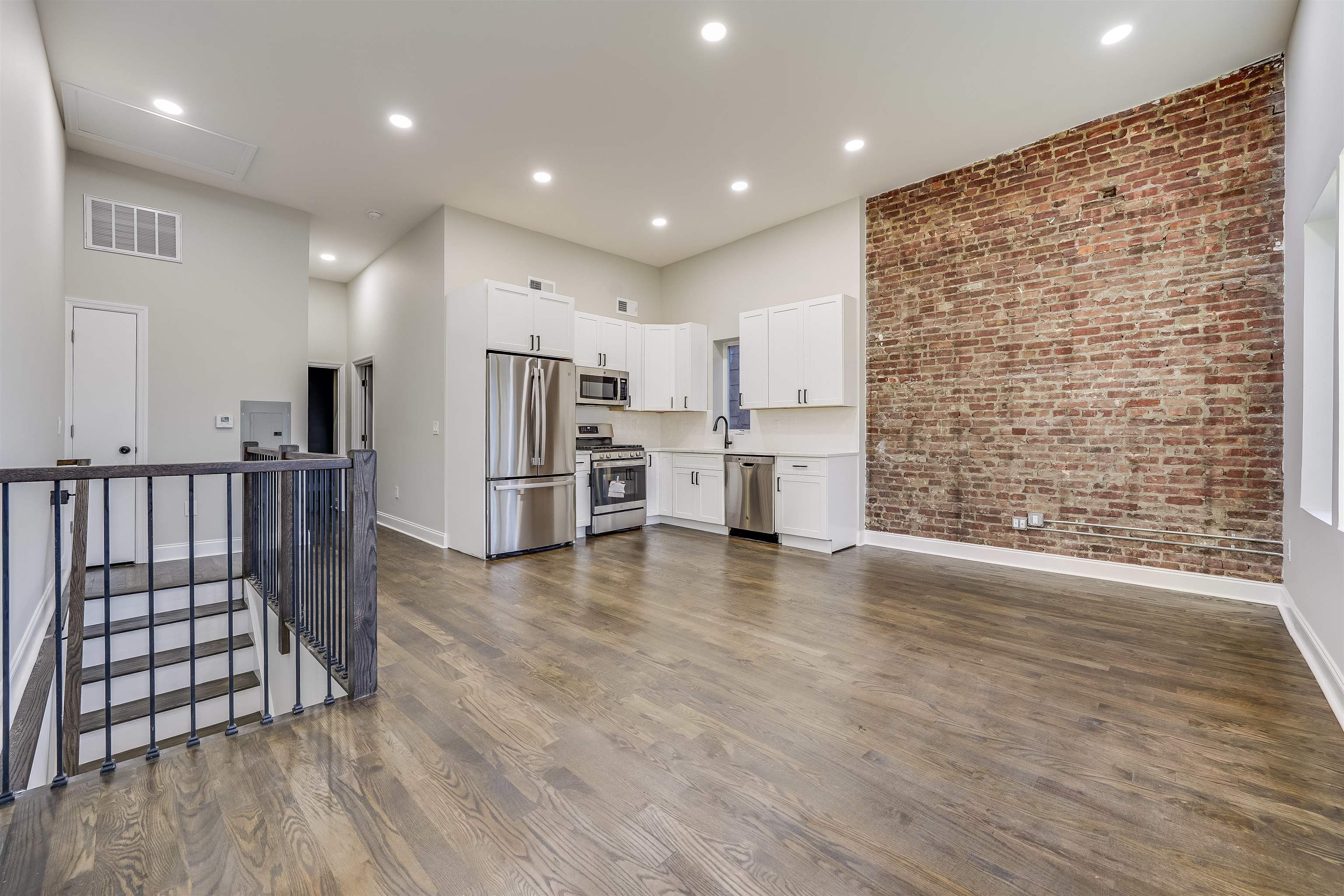 172 MALLORY AVE Unit: 2