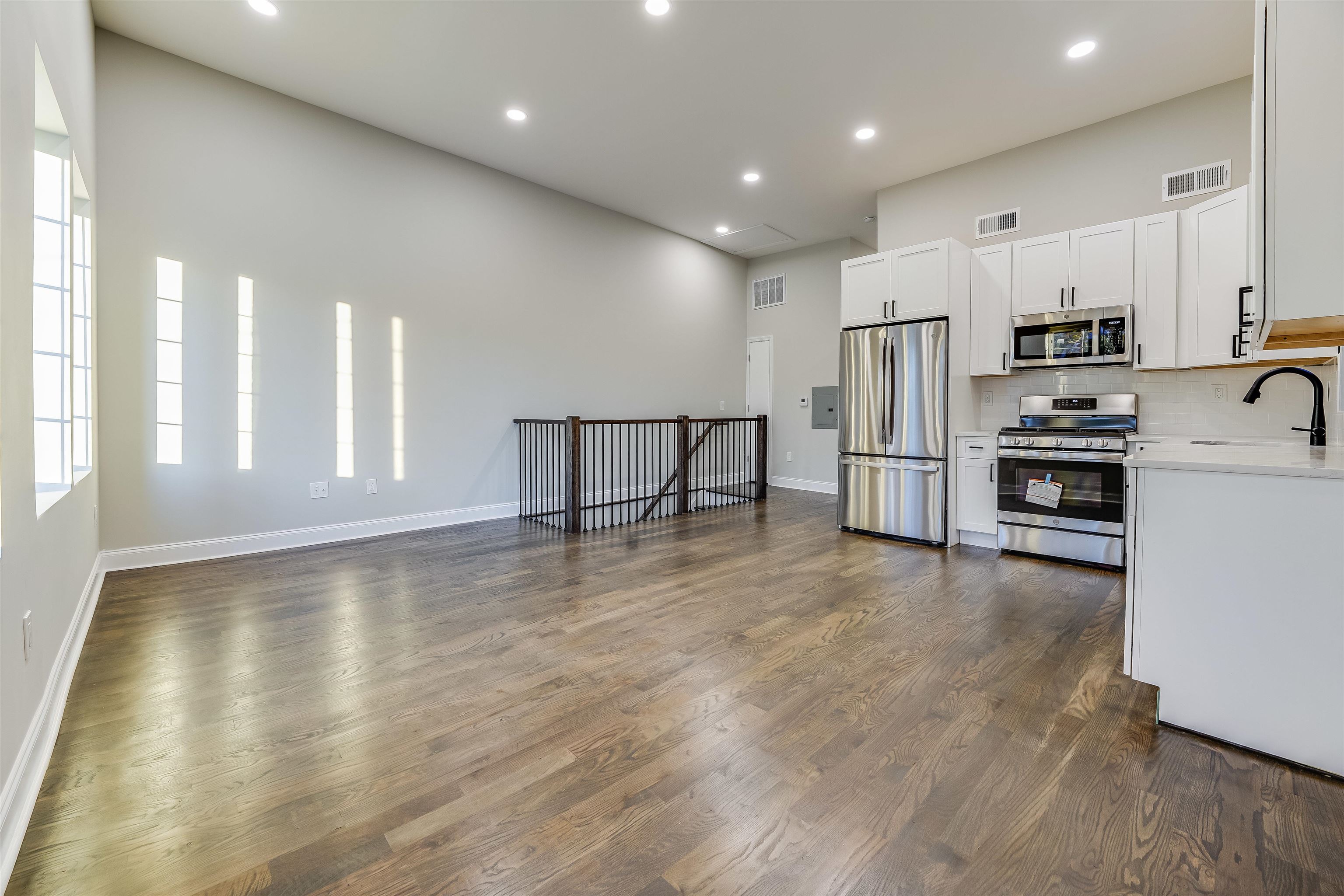 172 MALLORY AVE Unit: 2