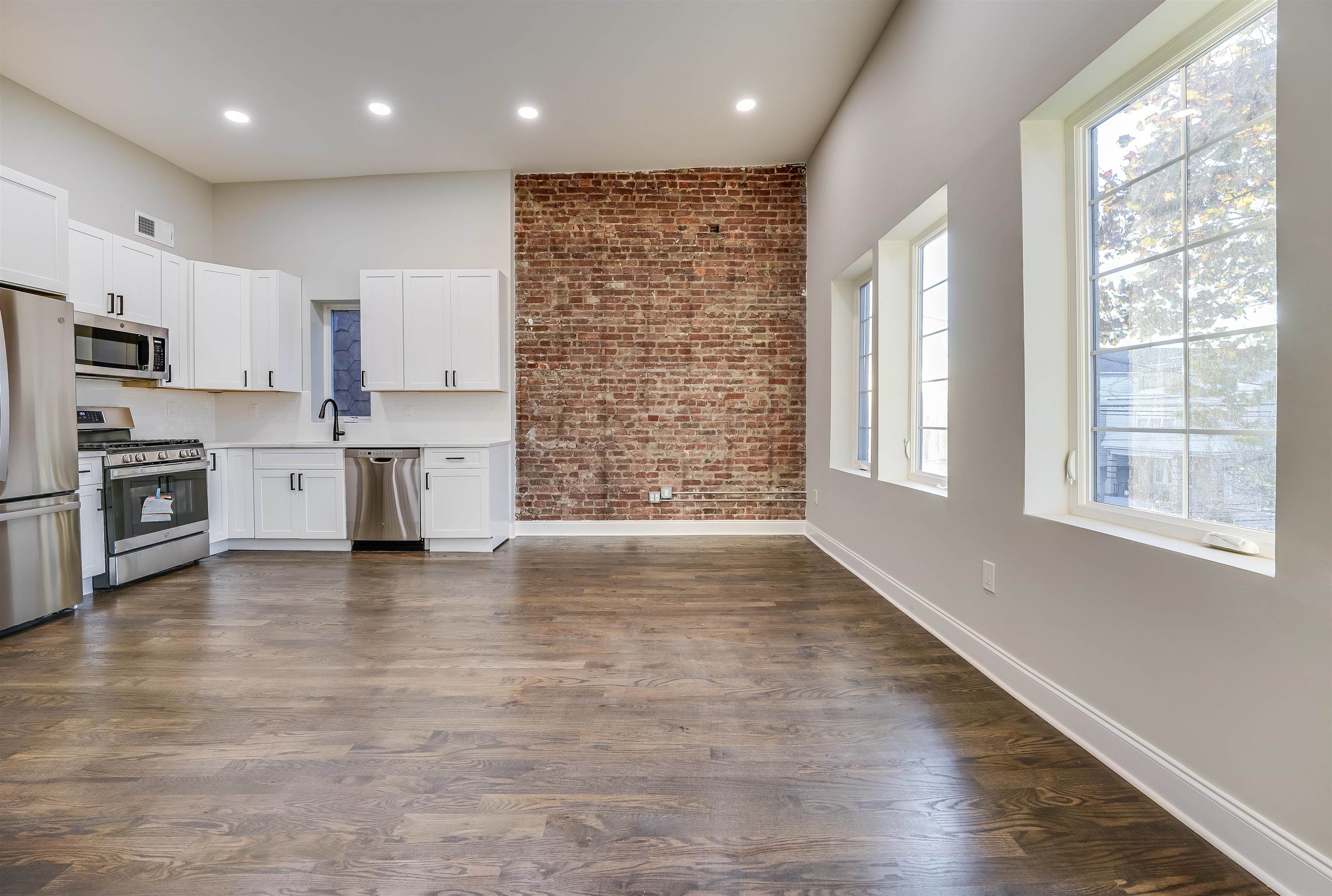 172 MALLORY AVE Unit: 2