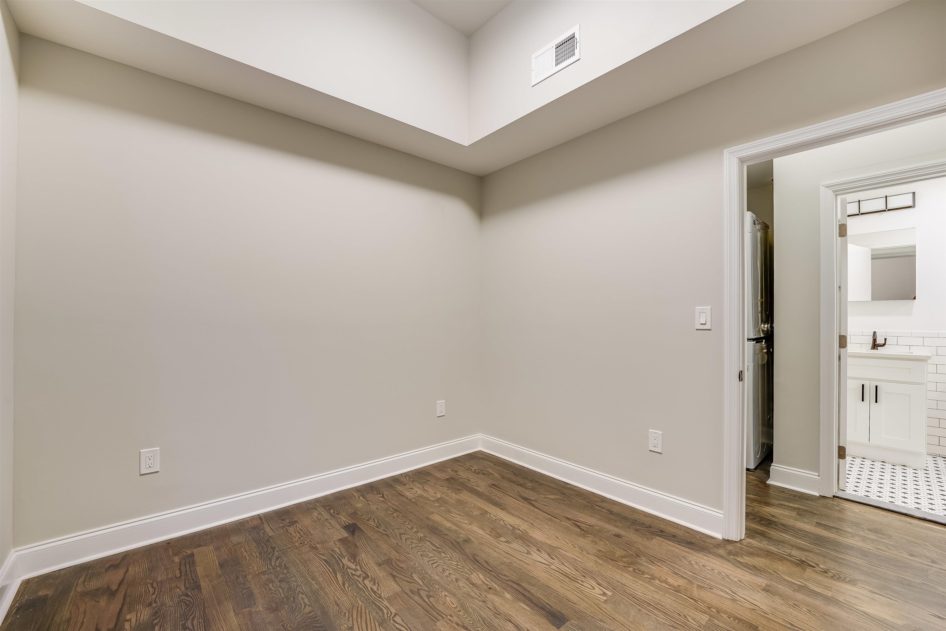 172 MALLORY AVE Unit: 2