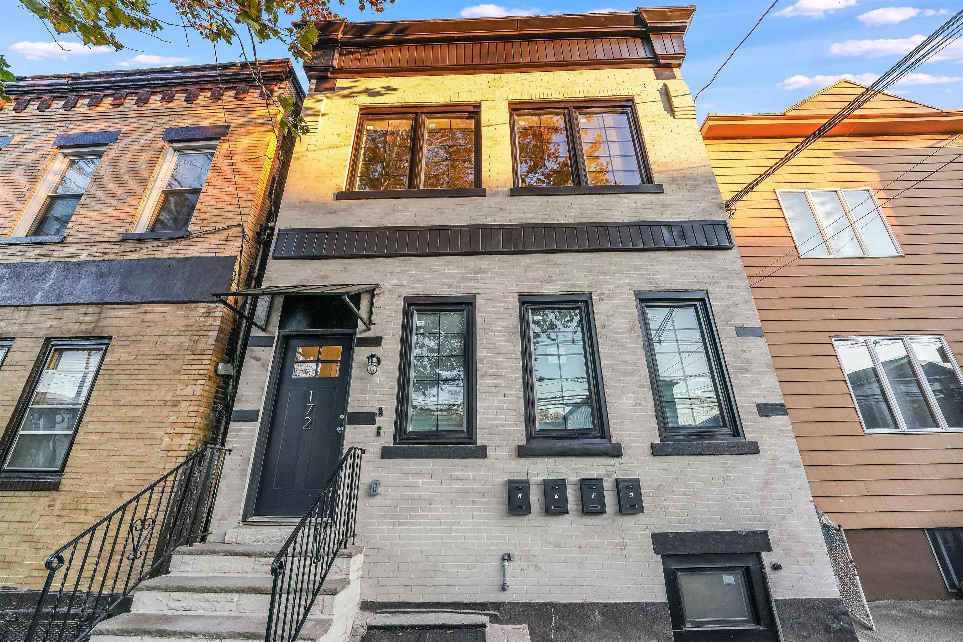 172 MALLORY AVE Unit: 2