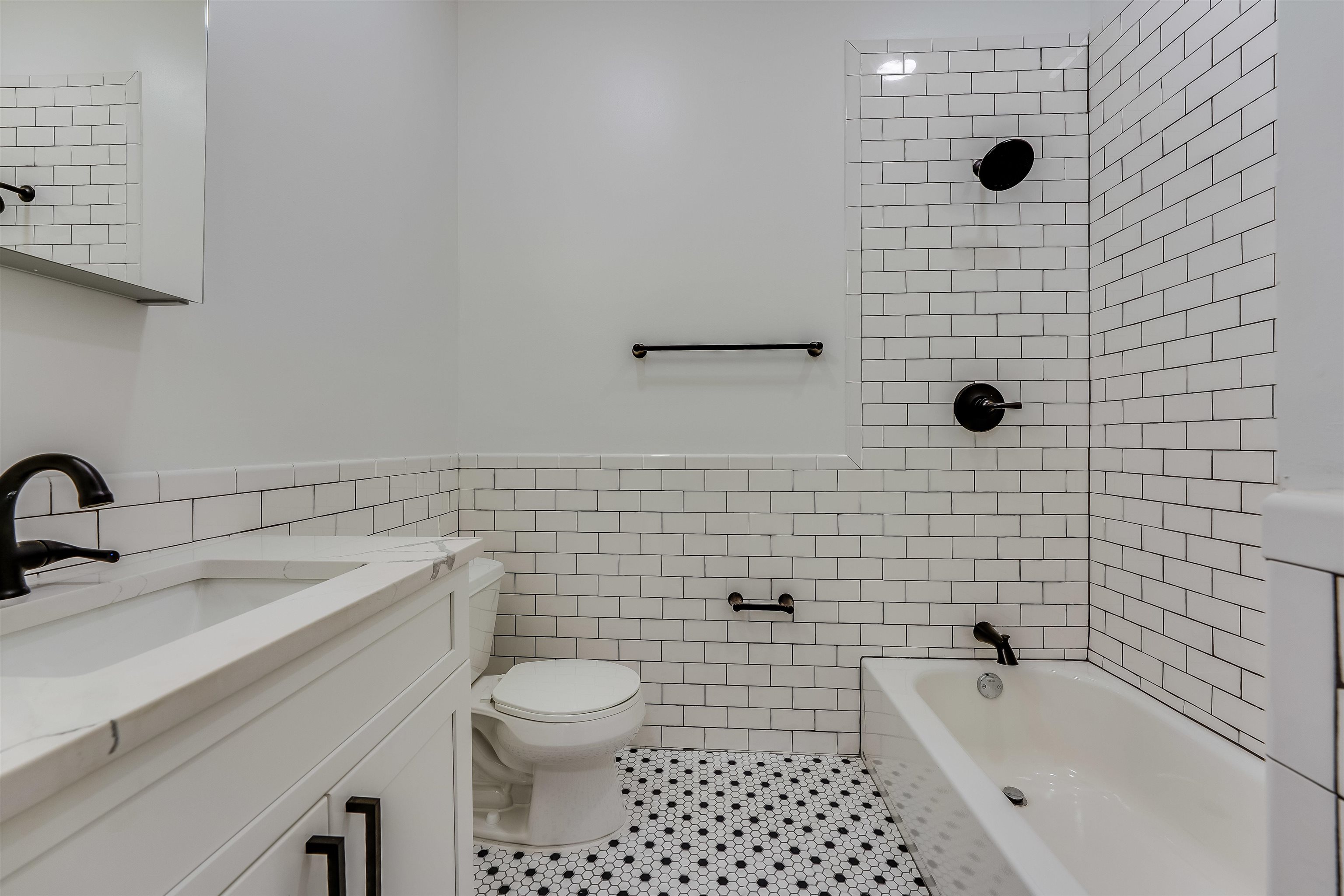 172 MALLORY AVE Unit: 2