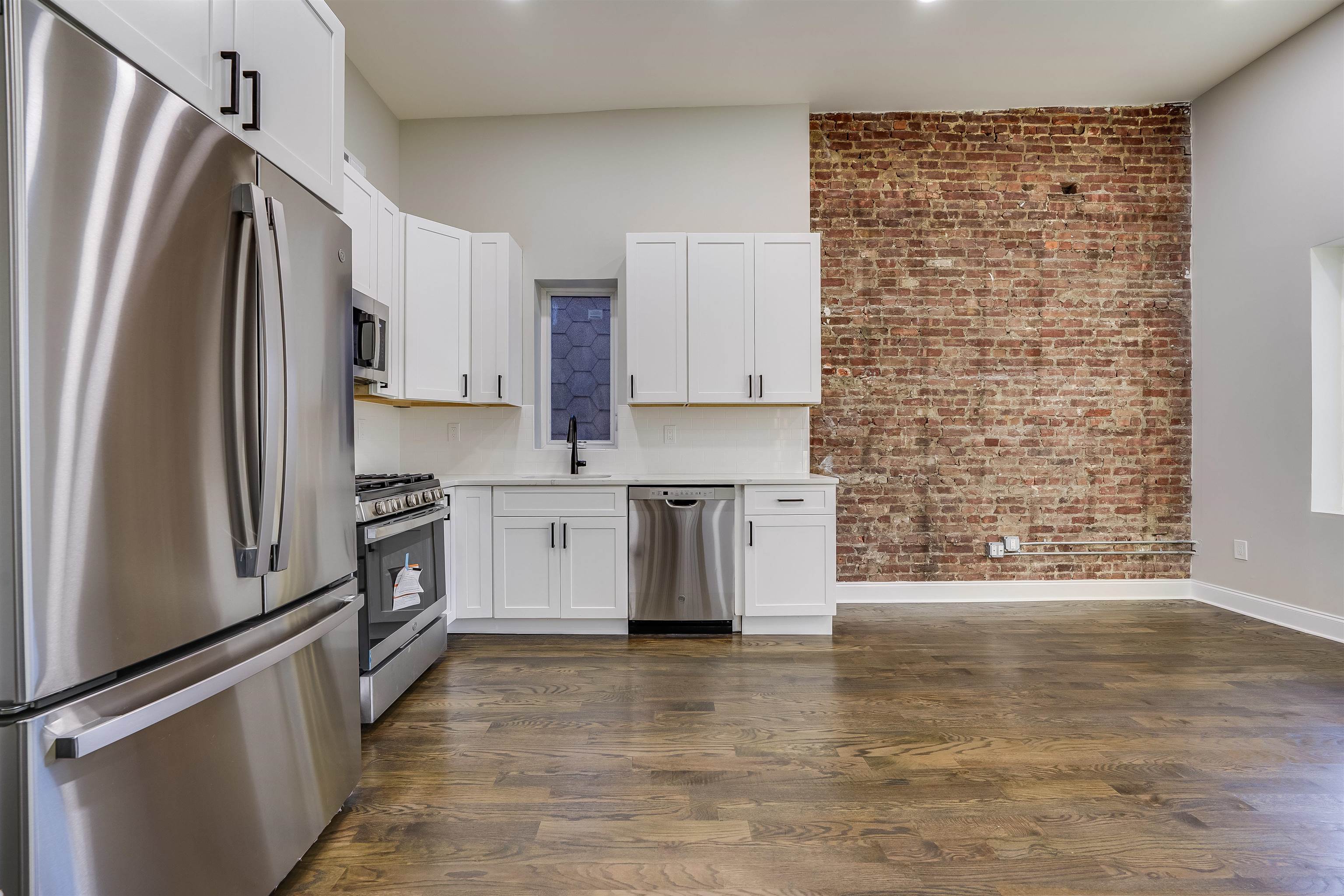 172 MALLORY AVE Unit: 2