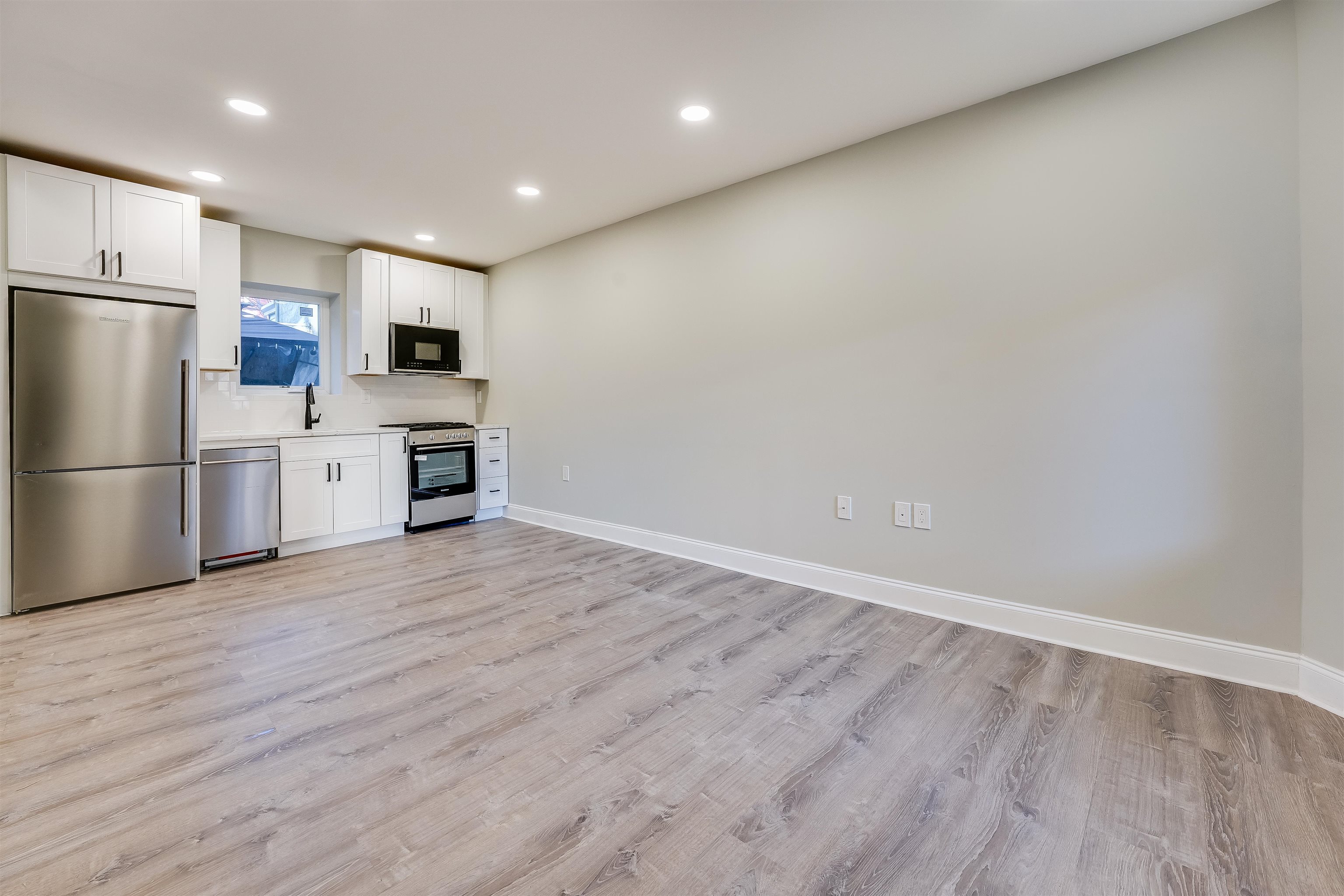 172 MALLORY AVE Unit: 4