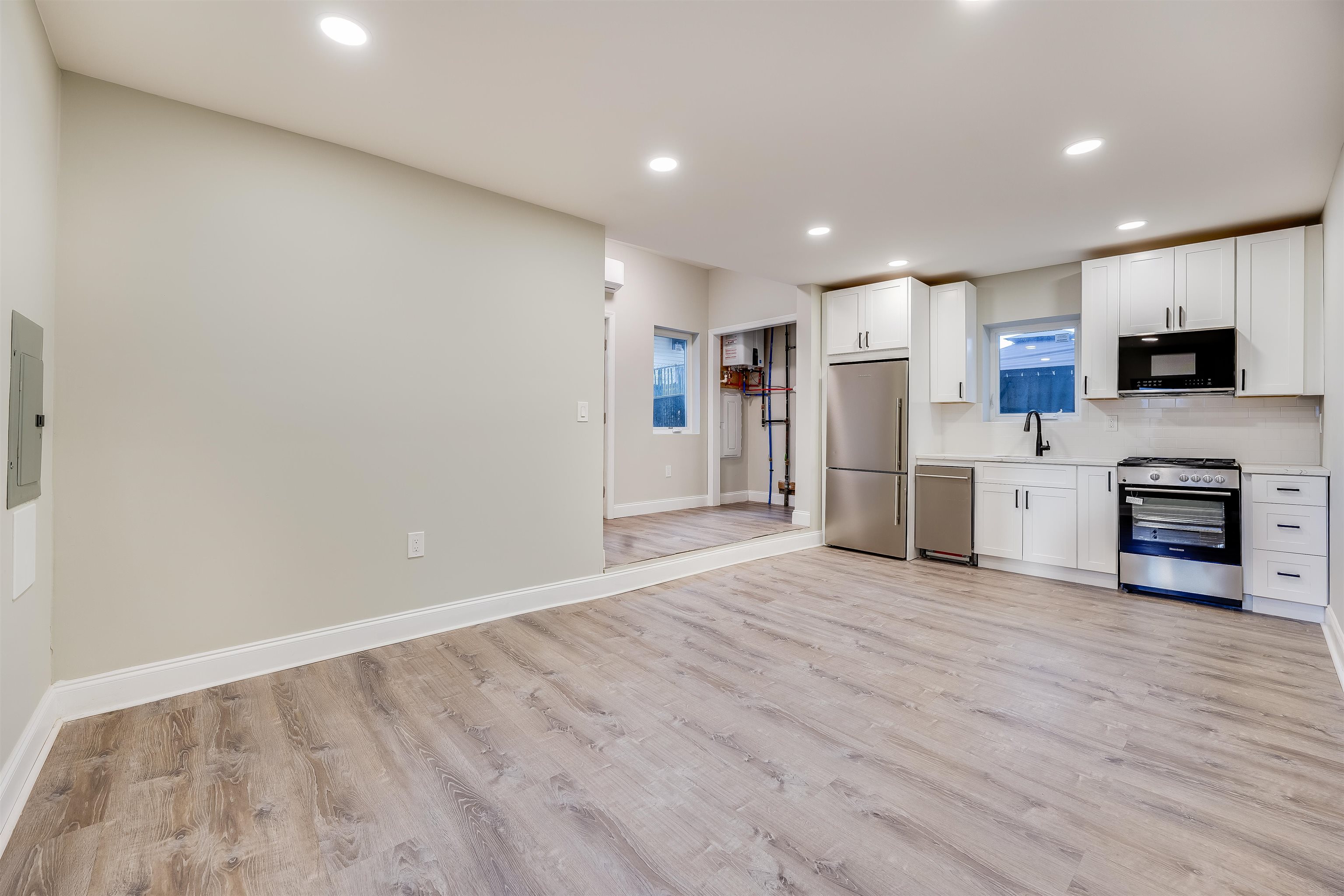 172 MALLORY AVE Unit: 4