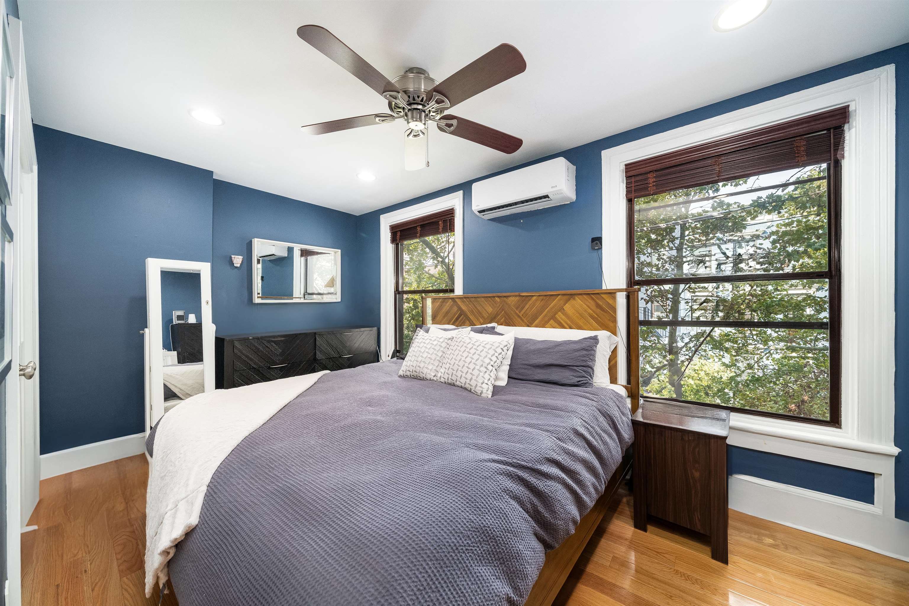 235 BLOOMFIELD ST Unit: 2