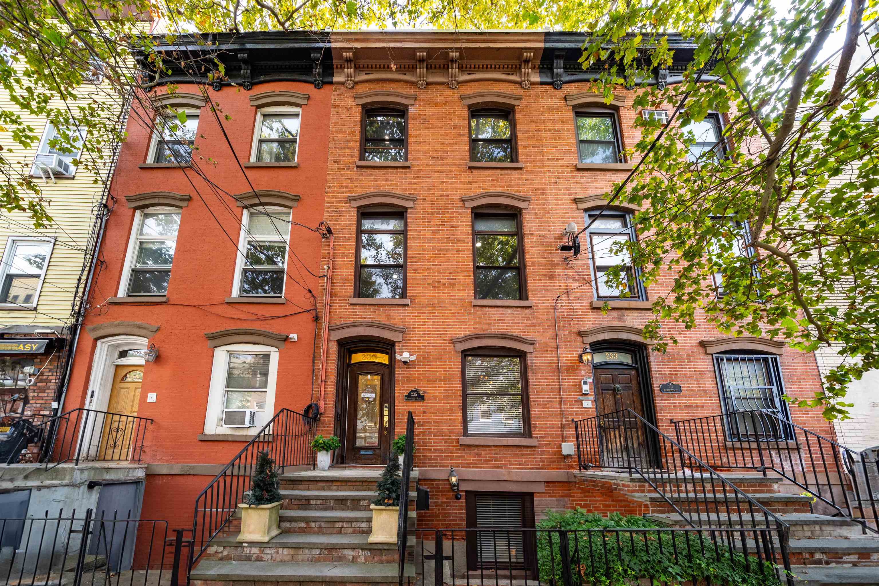235 BLOOMFIELD ST Unit: 2