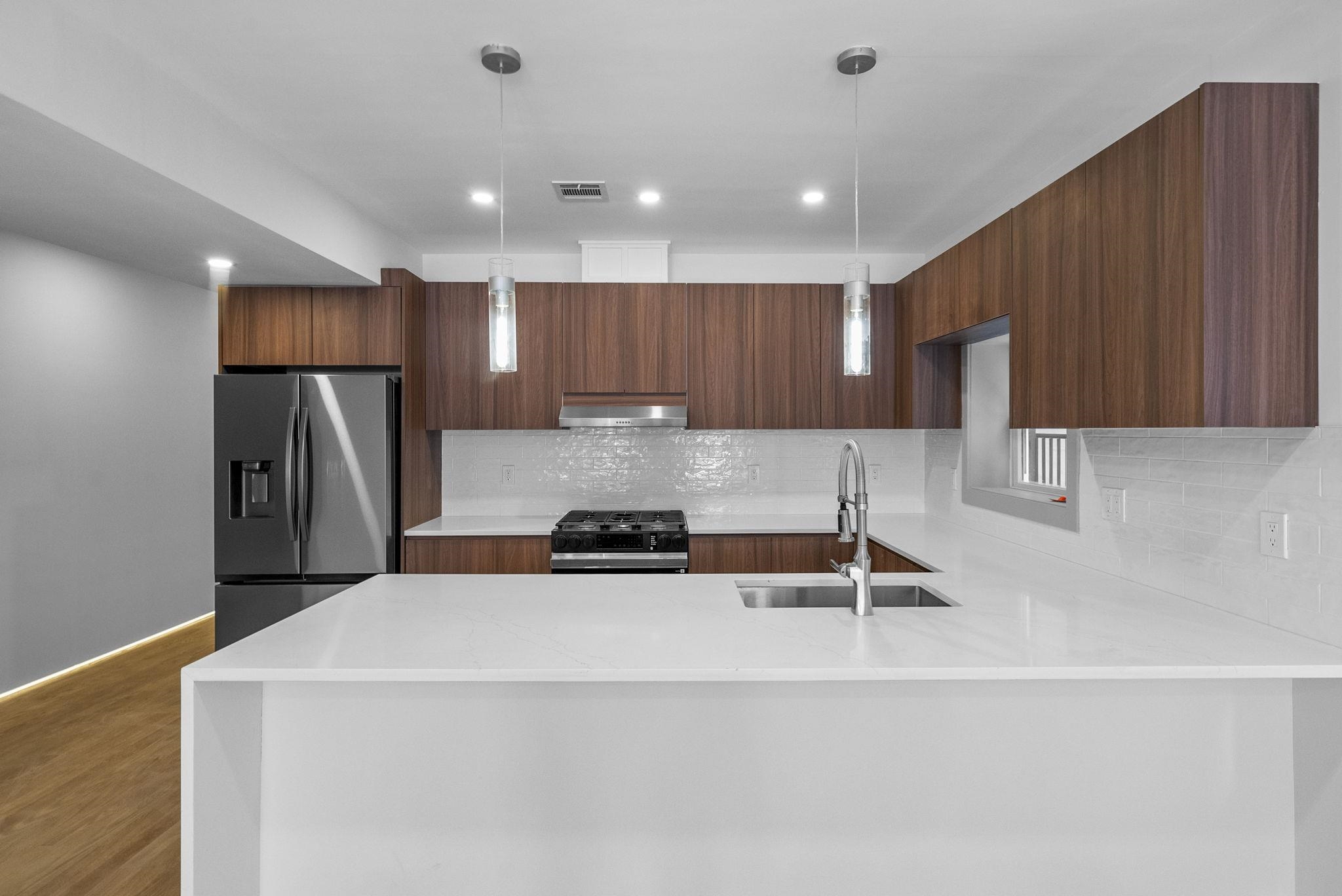 600 BRAMHALL AVE Unit: 1