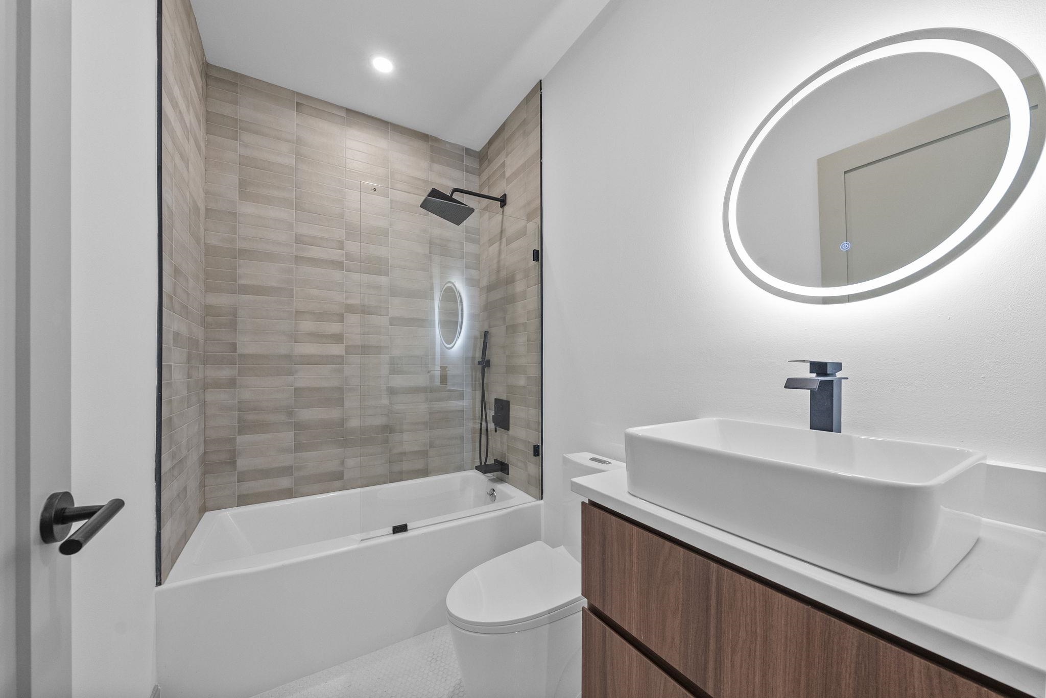 600 BRAMHALL AVE Unit: 1